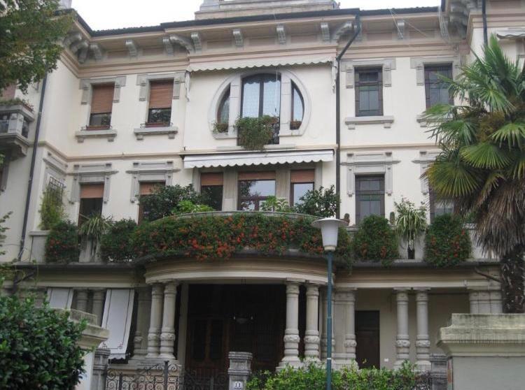 Stylish Penthouse Apartment In Venice Lido, 10 Minutes From Saint Marks Square Венеция Лидо Екстериор снимка