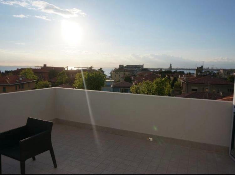 Stylish Penthouse Apartment In Venice Lido, 10 Minutes From Saint Marks Square Венеция Лидо Екстериор снимка