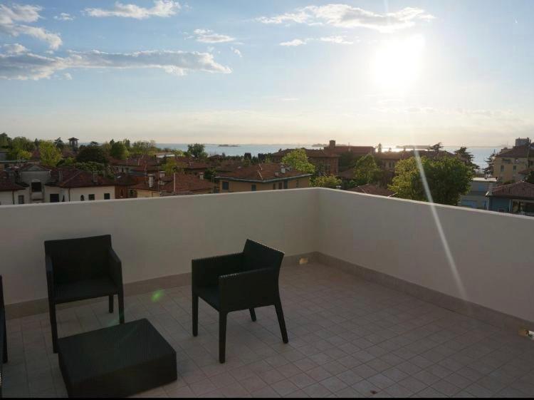 Stylish Penthouse Apartment In Venice Lido, 10 Minutes From Saint Marks Square Венеция Лидо Екстериор снимка