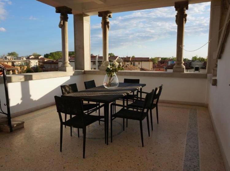 Stylish Penthouse Apartment In Venice Lido, 10 Minutes From Saint Marks Square Венеция Лидо Екстериор снимка